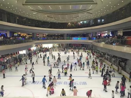 商场室内冰场