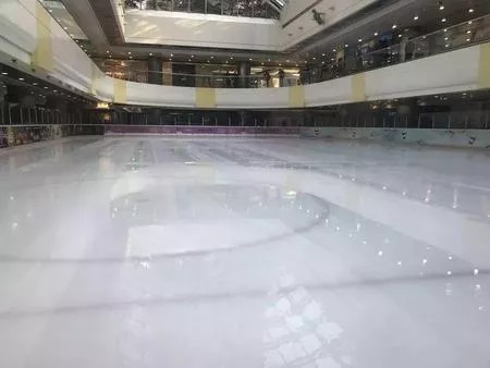 商场室内冰场